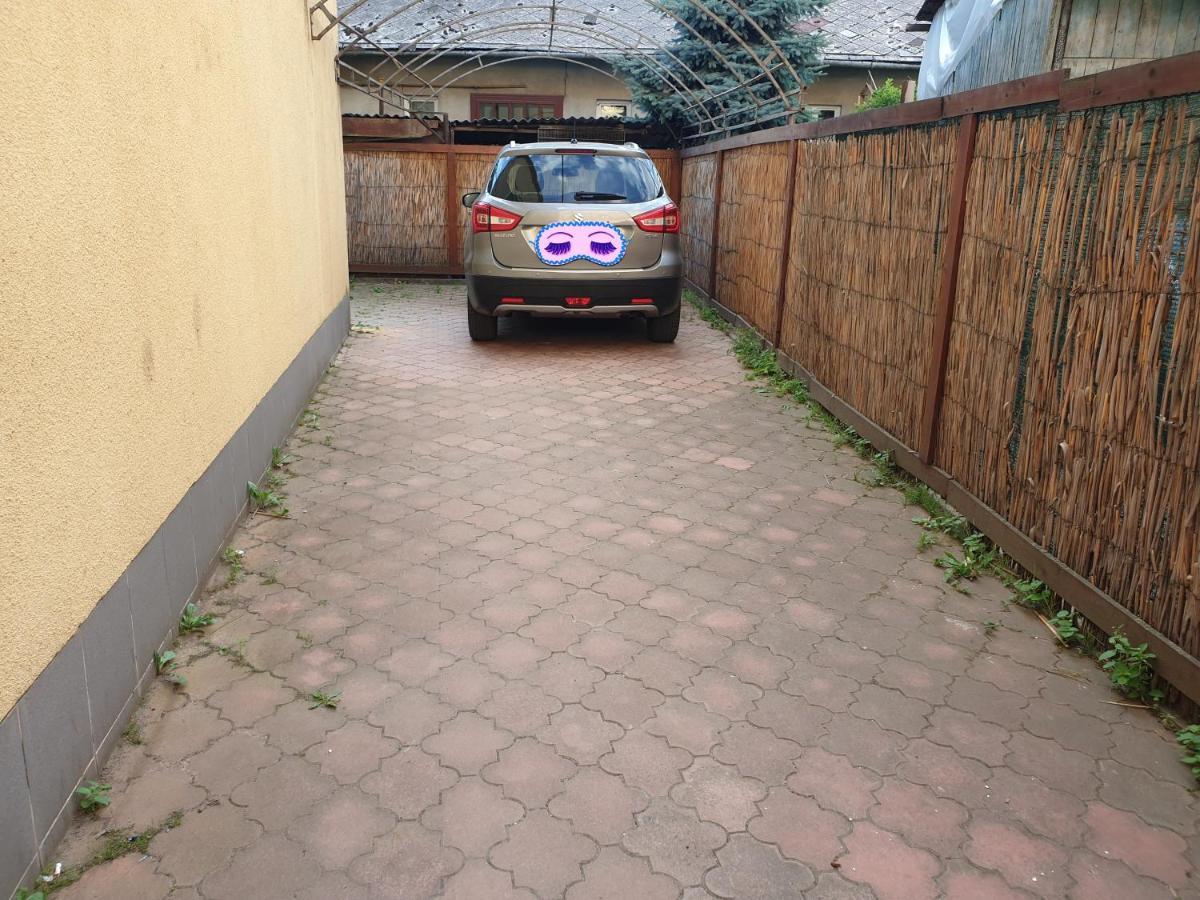 Мандри Хостел Ujgorod Dış mekan fotoğraf